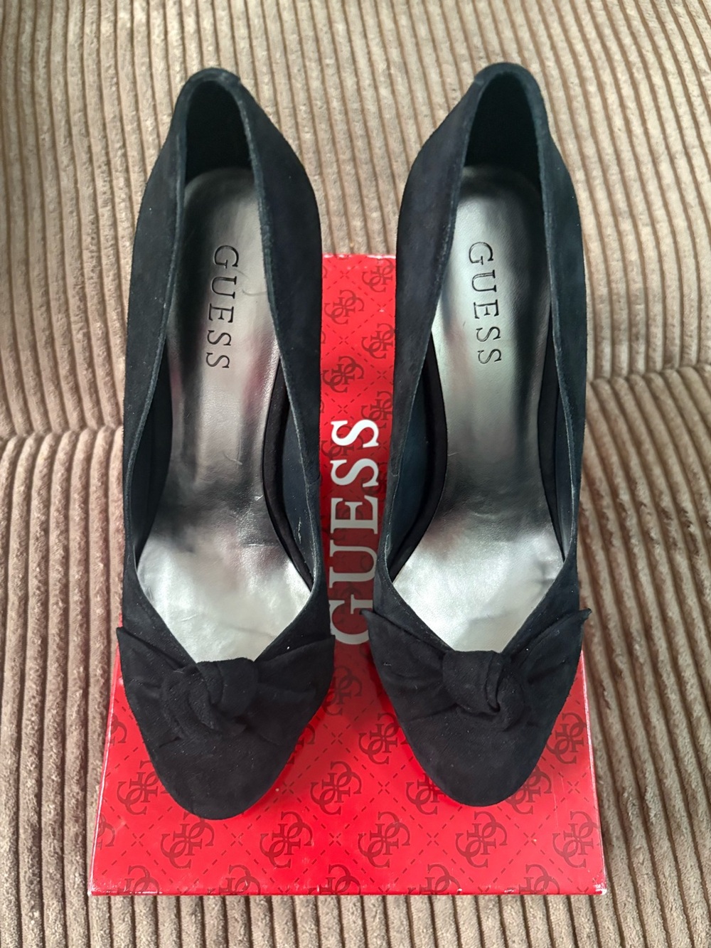 GUESS GWKISSANI- Black Suede Knot Pumps - size 7